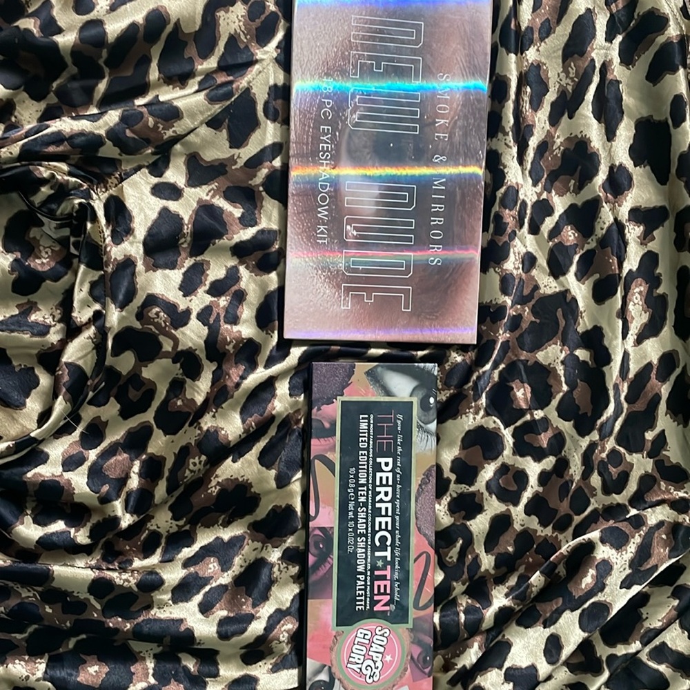 2 eyeshadow palettes ⭐️has been used⭐️